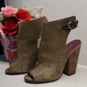 COACH Saratoga Olive Suede Open-Toe Block Heel Ankle Booties (sz 5)